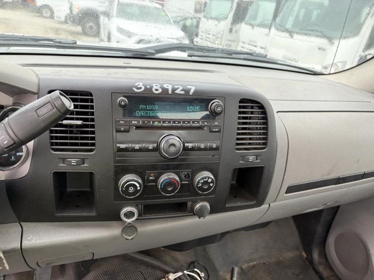 2009-chevrolet-2500-image-13