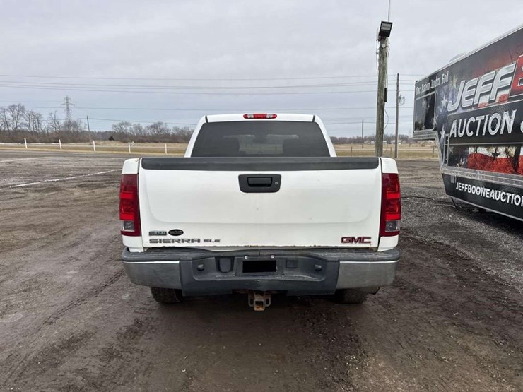 2011-gmc-sierra-1500-image-4