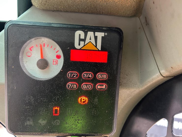 2016-caterpillar-259d-image-21