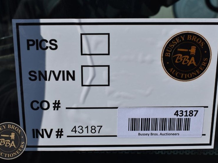 2013-deere-770g-image-42