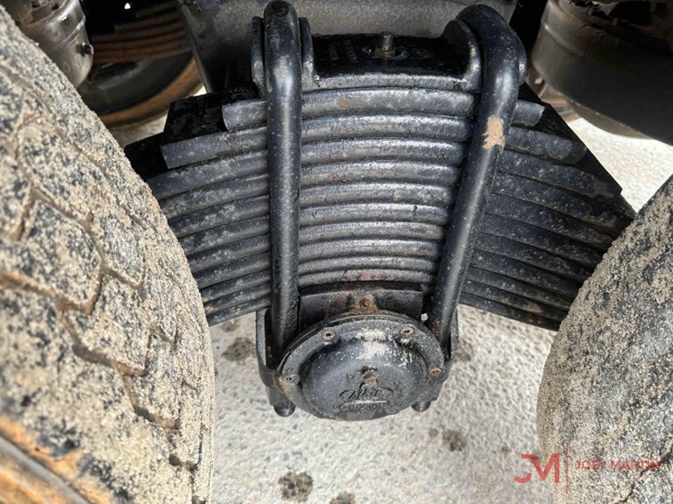 2014-mack-granite-gu713-image-14