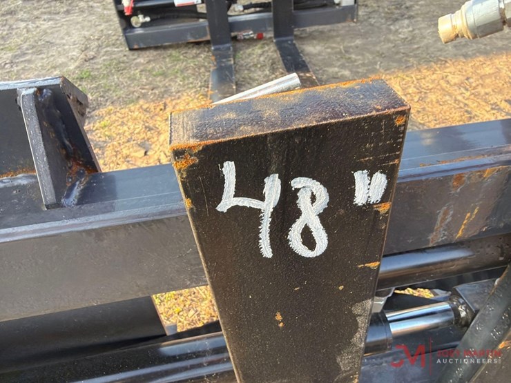 48"-hydraulic-forks-skid-steer-attachment-image-4