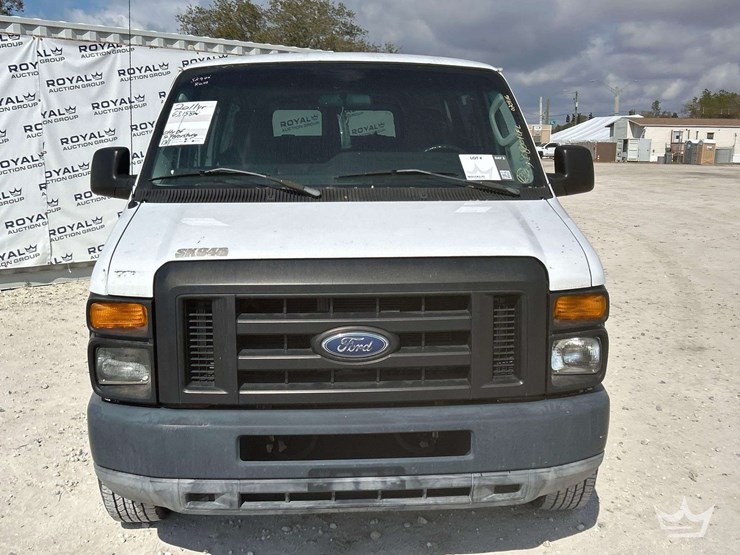 2011-ford-e350-image-24