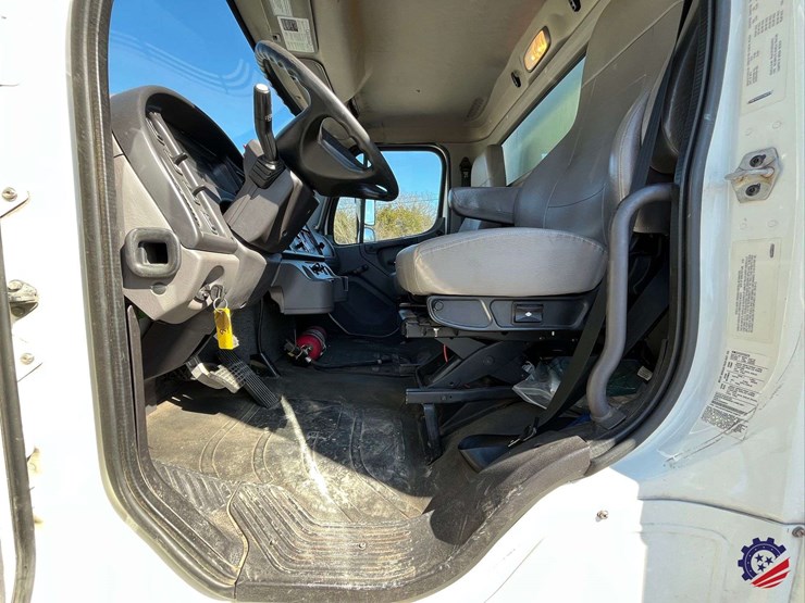 2019-freightliner-m2-s/a-box-truck-image-69