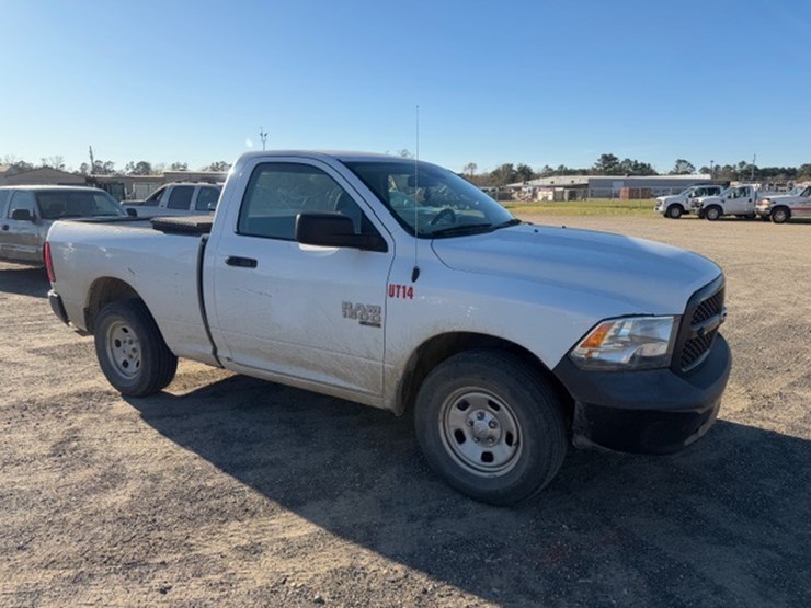 2019-ram-1500-classic-image-2