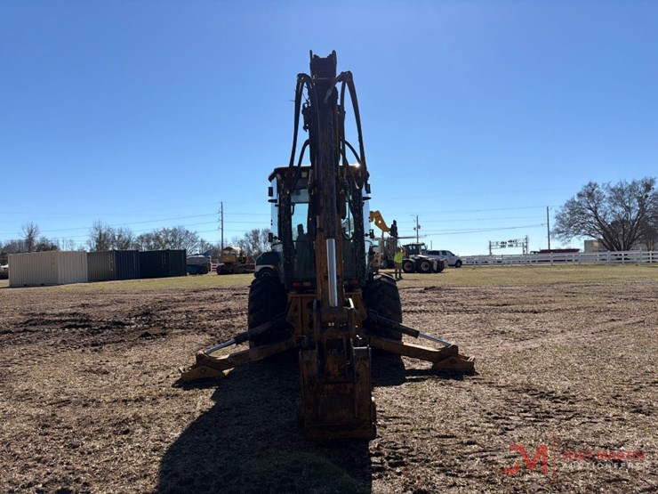 2017-caterpillar-420f2-image-4