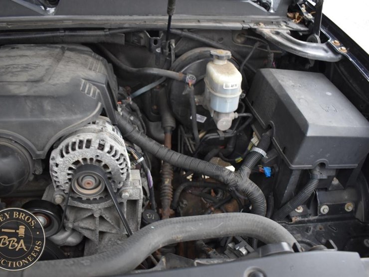 2013-chevrolet-tahoe-ls-image-22