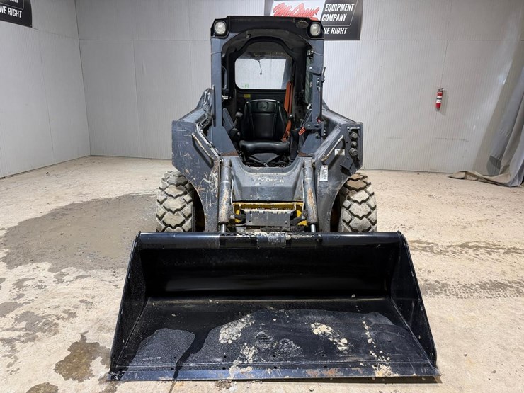 2017-deere-324e-image-8