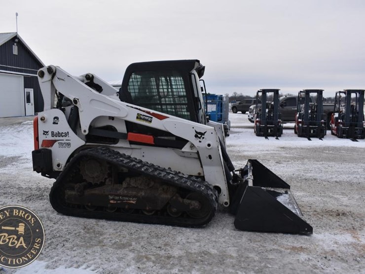 2021-bobcat-t870-image-63