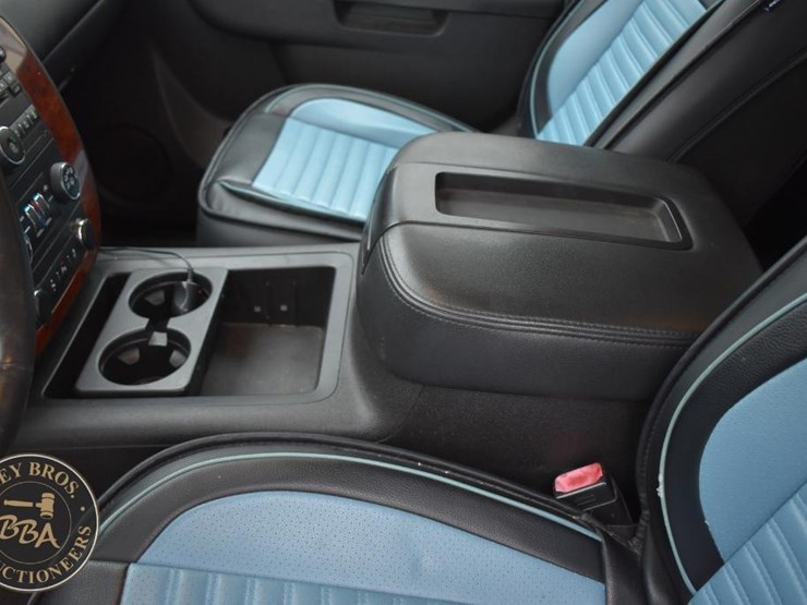 2013-chevrolet-tahoe-ls-image-28