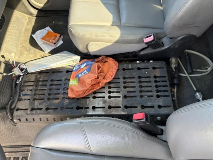 2011-chevrolet-2500-image-13