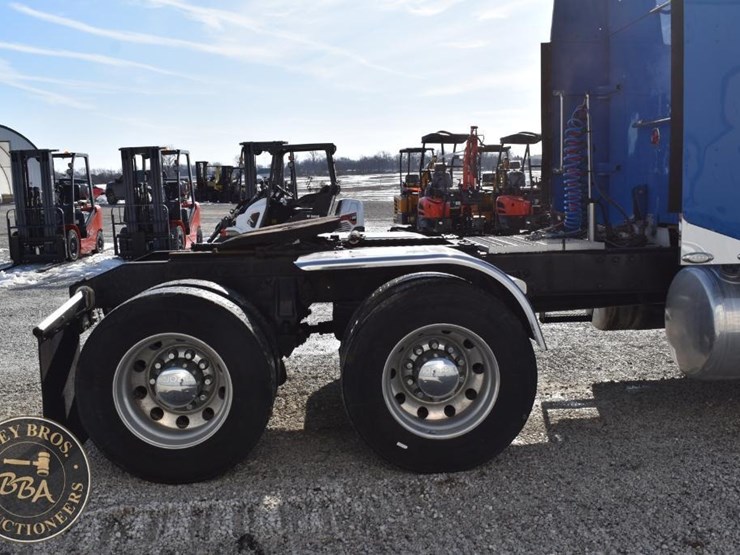 2007-peterbilt-379-image-11