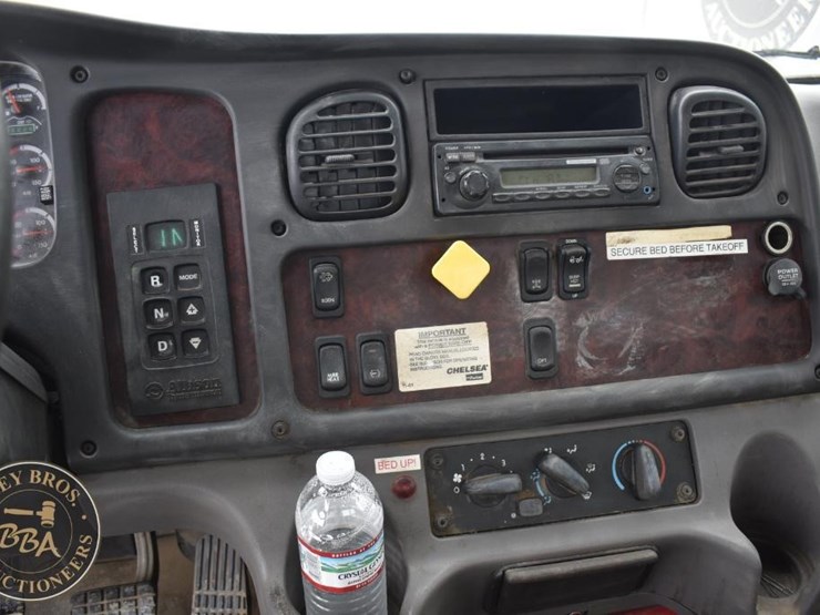 2015-freightliner-business-class-m2-106-image-30