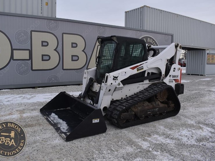 2021-bobcat-t870-image-43