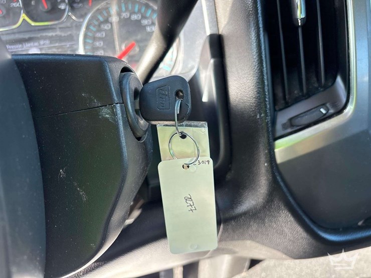 2019-chevrolet-silverado-1500-image-25