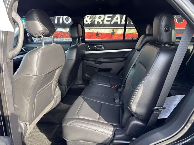 2016-ford-explorer-xlt-image-18