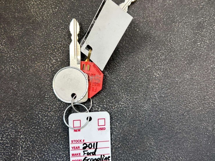 2011-ford-e350-image-31