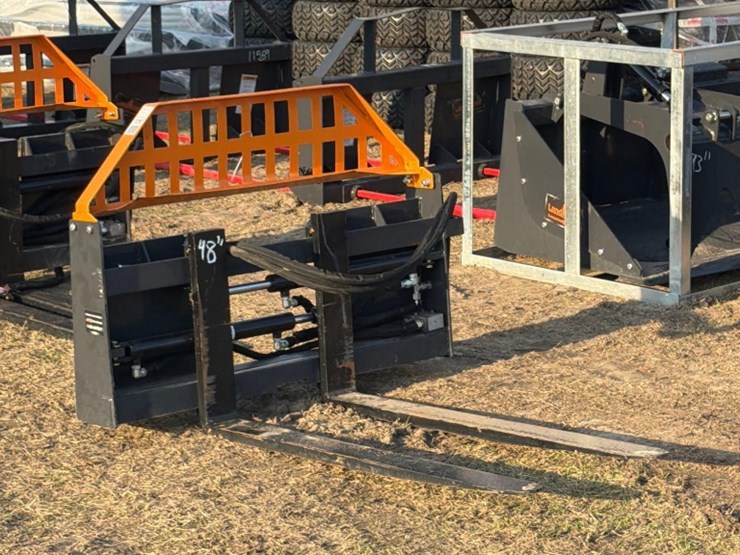 48"-hydraulic-forks-skid-steer-attachment-image-1