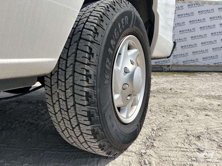 2012-ford-e350-image-27