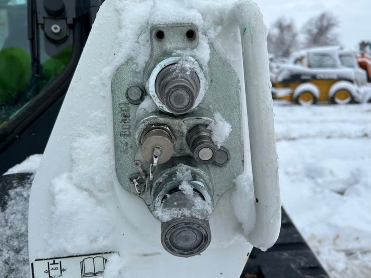 2020-bobcat-t595-image-11