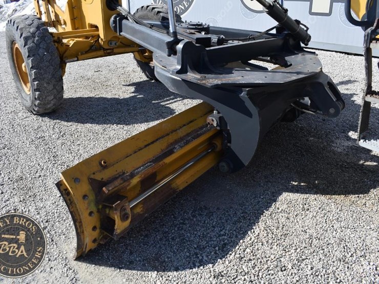 2013-deere-770g-image-16