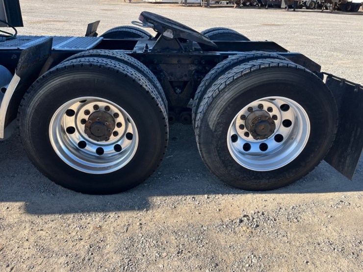 2014-kenworth-t800-image-13