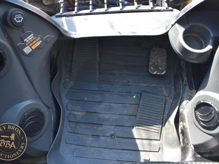 2020-caterpillar-279d3-image-56