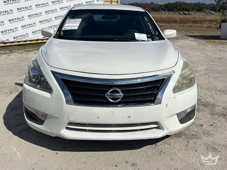 2015-nisan-altima-s-sedan-image-26