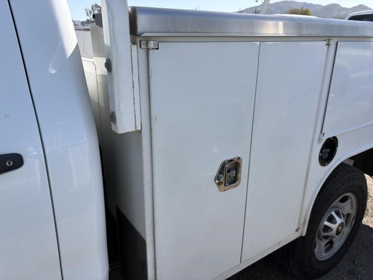 2016-chevrolet-2500-image-21