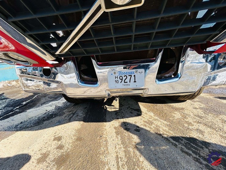 2011-volvo-truck-vhd-tri-axle-dump-truck-image-35