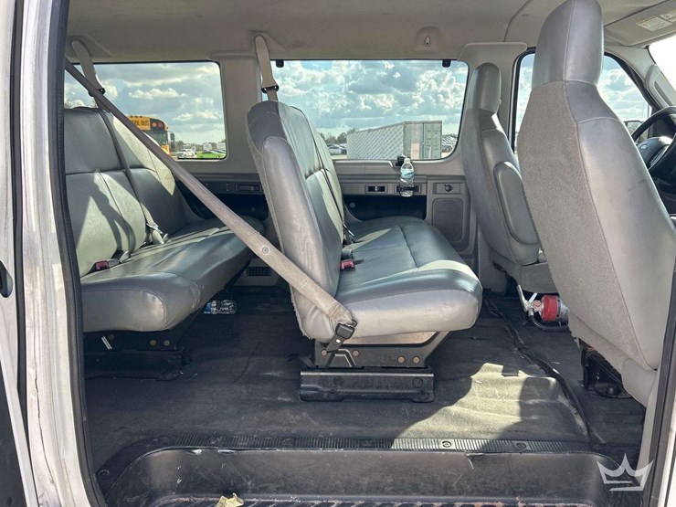 2011-ford-e350-image-22