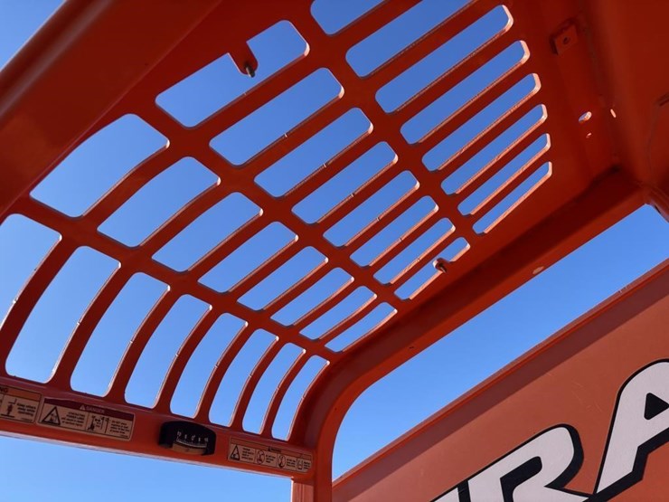 2017-jlg-8042-image-34