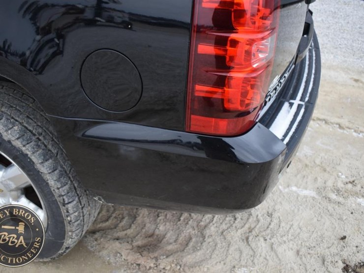 2013-chevrolet-tahoe-ls-image-34