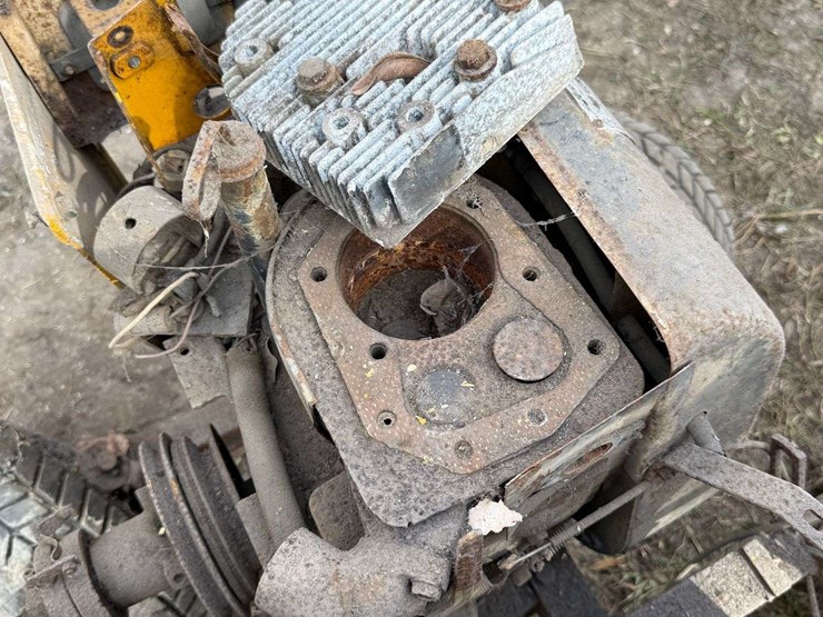 minneapolis-moline-112-image-11