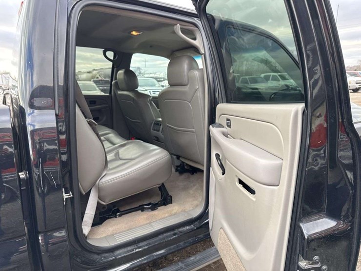 2005-gmc-sierra-2500-image-14