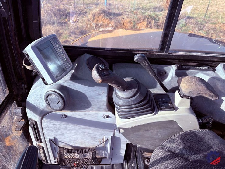 2016-cat-305e2-mini-excavator-image-85