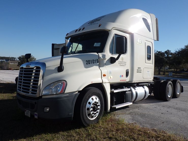 2020-freightliner-cascadia-125-image-1
