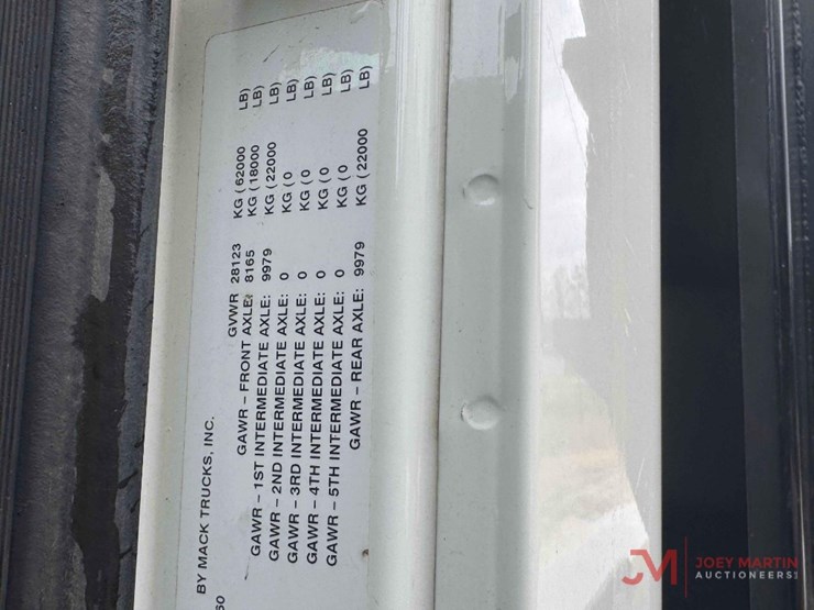 2014-mack-granite-gu713-image-33