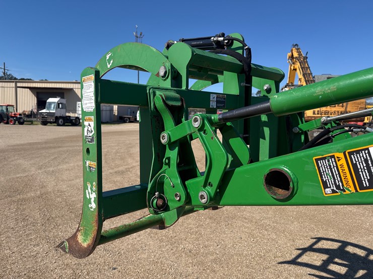2019-john-deere-3039r-image-16