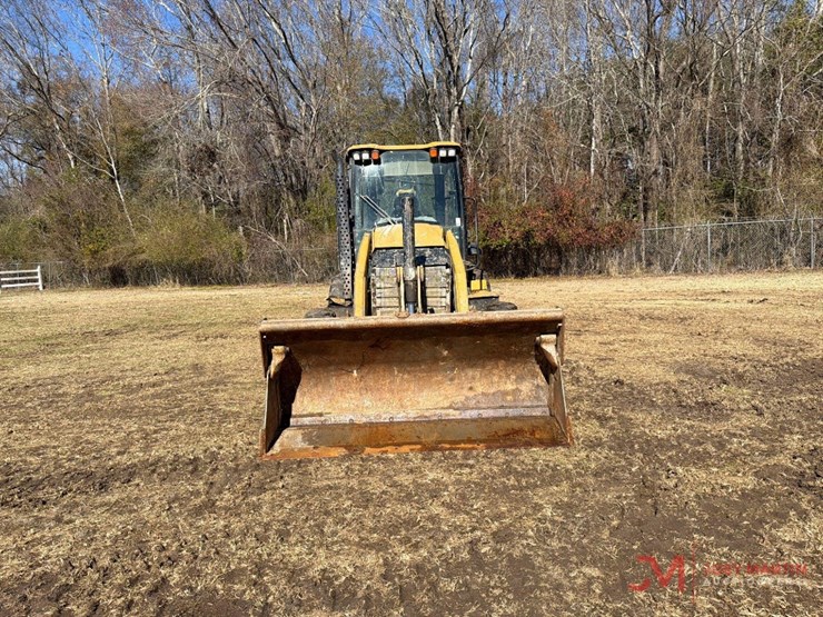 2017-caterpillar-420f2-image-8