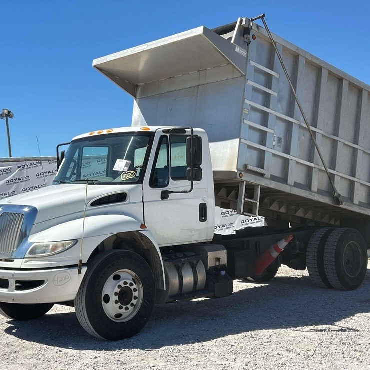 2016 INTERNATIONAL DURASTAR 4300