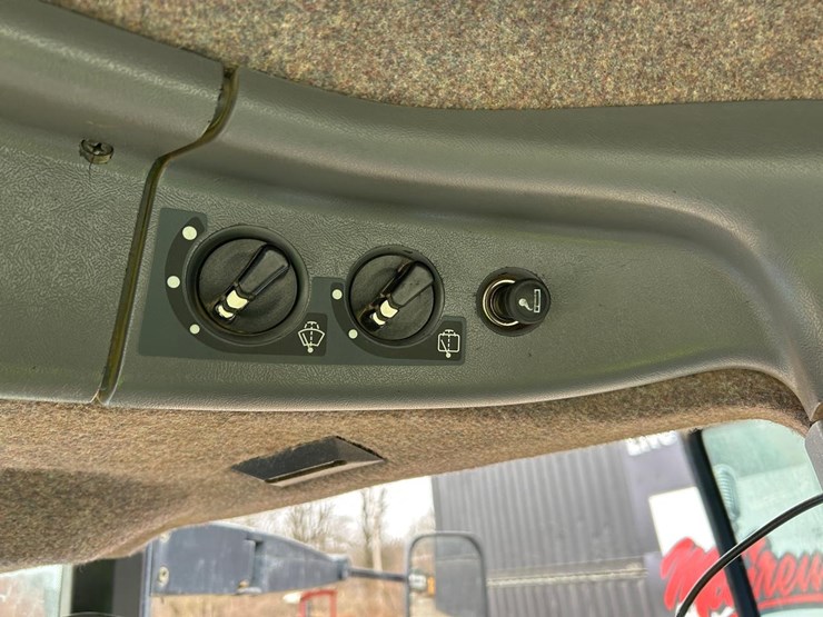 new-holland-8770-image-25