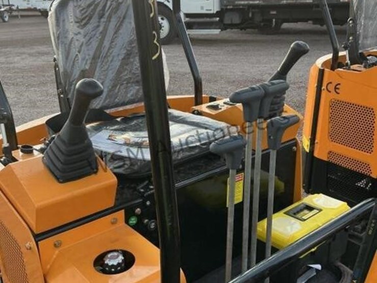 2025-miva-va15-mini-excavator-image-8