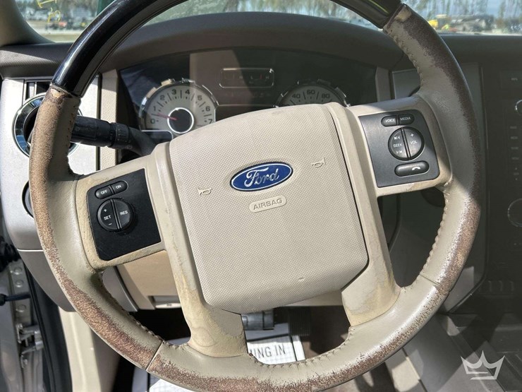 2011-ford-expedition-image-13