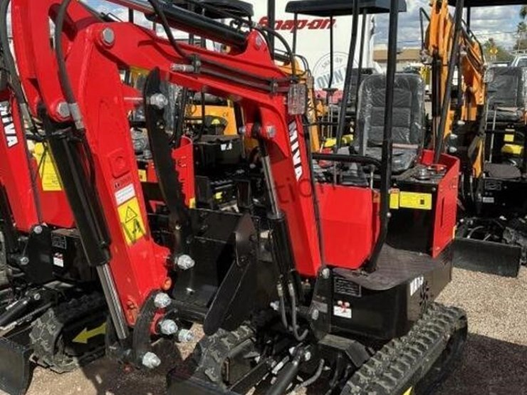 2025-miva-va13-mini-excavator-image-2