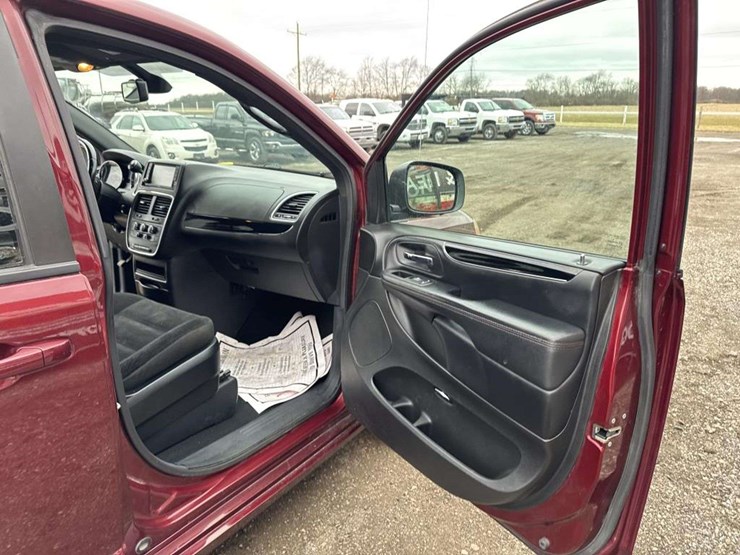 2019-dodge-grand-caravan-image-16