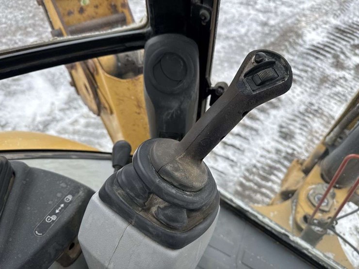 2013-caterpillar-420-image-34