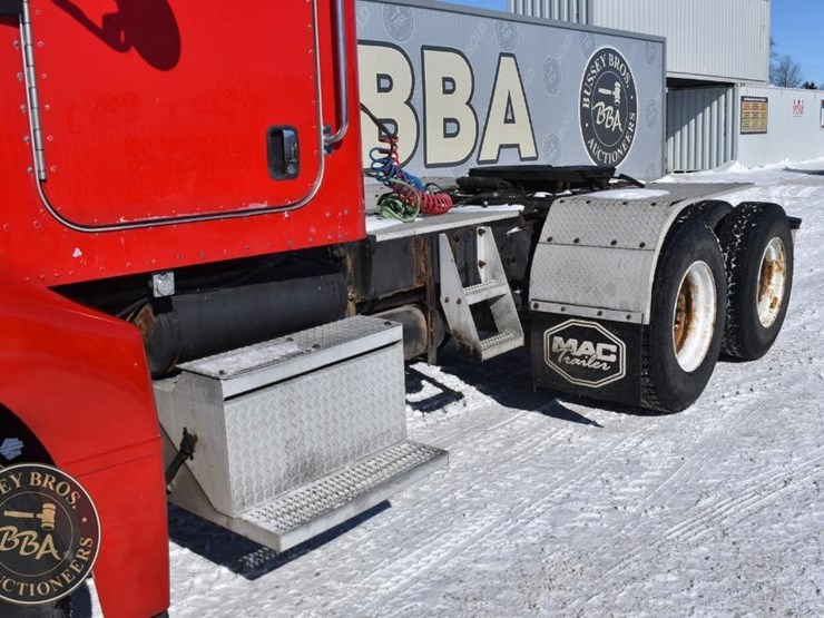 2005-peterbilt-385-image-9