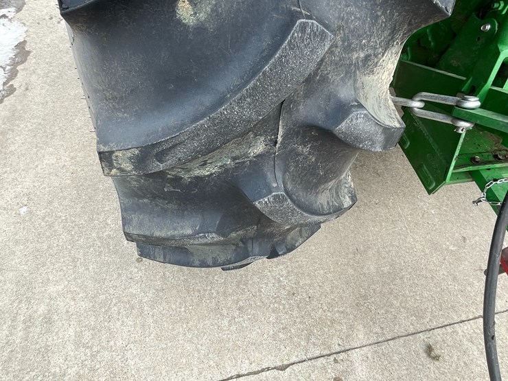 2015-john-deere-5075e-image-40