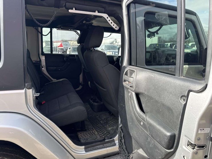 2011-jeep-wrangler-image-17